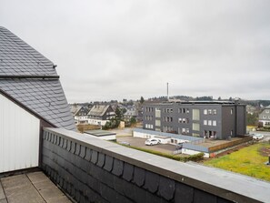 Balcony - Serene Apartment in Winterberg near Ski Resorts (Winterberg)