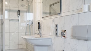 Bathroom - Serene Apartment in Winterberg near Ski Resorts (Winterberg)