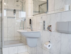 Shower - Serene Apartment in Winterberg near Ski Resorts (Winterberg)