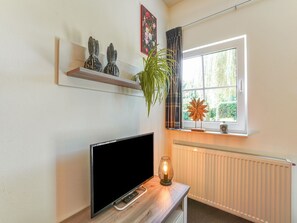 2 Schlafzimmer, individuell eingerichtet