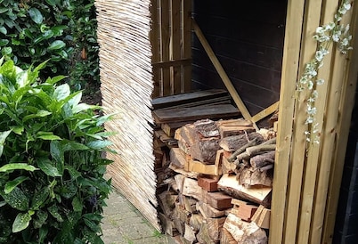 Lush Bungalow in Beek Gem Montferl& with Hot Tub