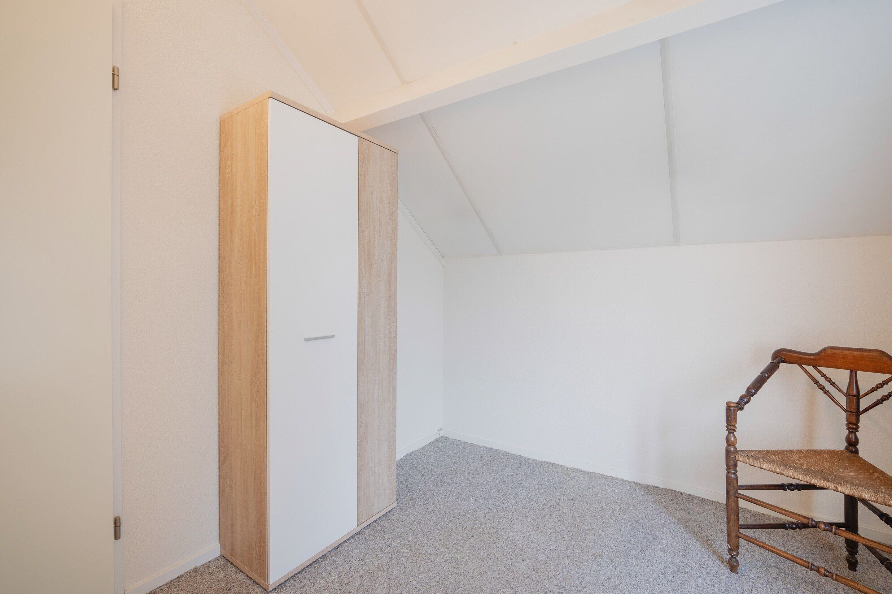 2 عدّة غرف نوم وطراز فريد لكل وحدة وملاءات أسرّة