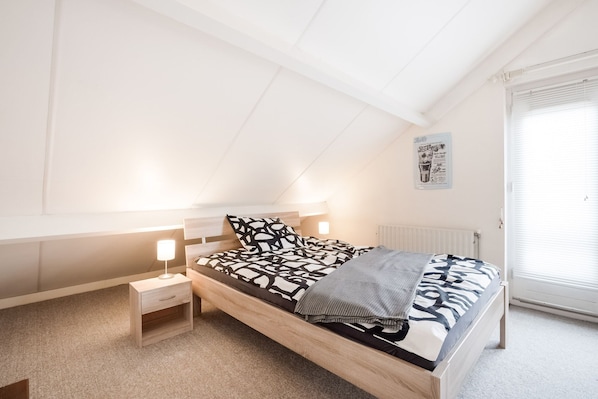 Bungalow | 2 chambres, ameublement unique, literie fournie