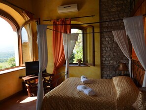 Rumah | 6 kamar tidur dan dilengkapi dengan perabotan berbeda-beda