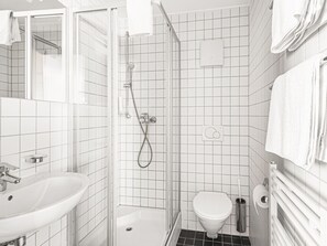 Shower, towels - Cosy Apartment With Sauna in Stuben am Arlberg (Kloesterle am Arlberg)