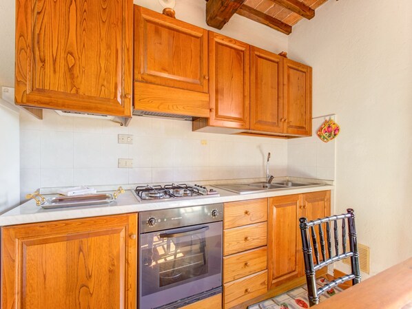 House | Private kitchen | High chair - Sun-kissed Apartment With Garden (Gambassi Terme)