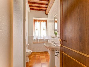 House | Bathroom