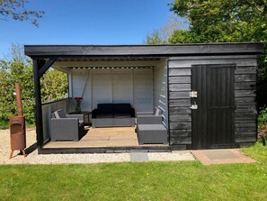 Exterior - Comfy Chalet with Palletstove near Wadden Sea (Hippolytushoef)