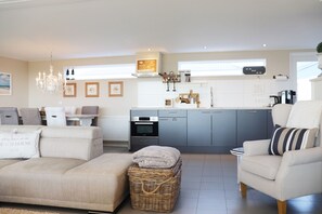 Cottage | Private kitchen | Dishwasher, high chair, cookware/dishes/utensils - Cottage in Paesens Near Wadden Sea (Paesens)