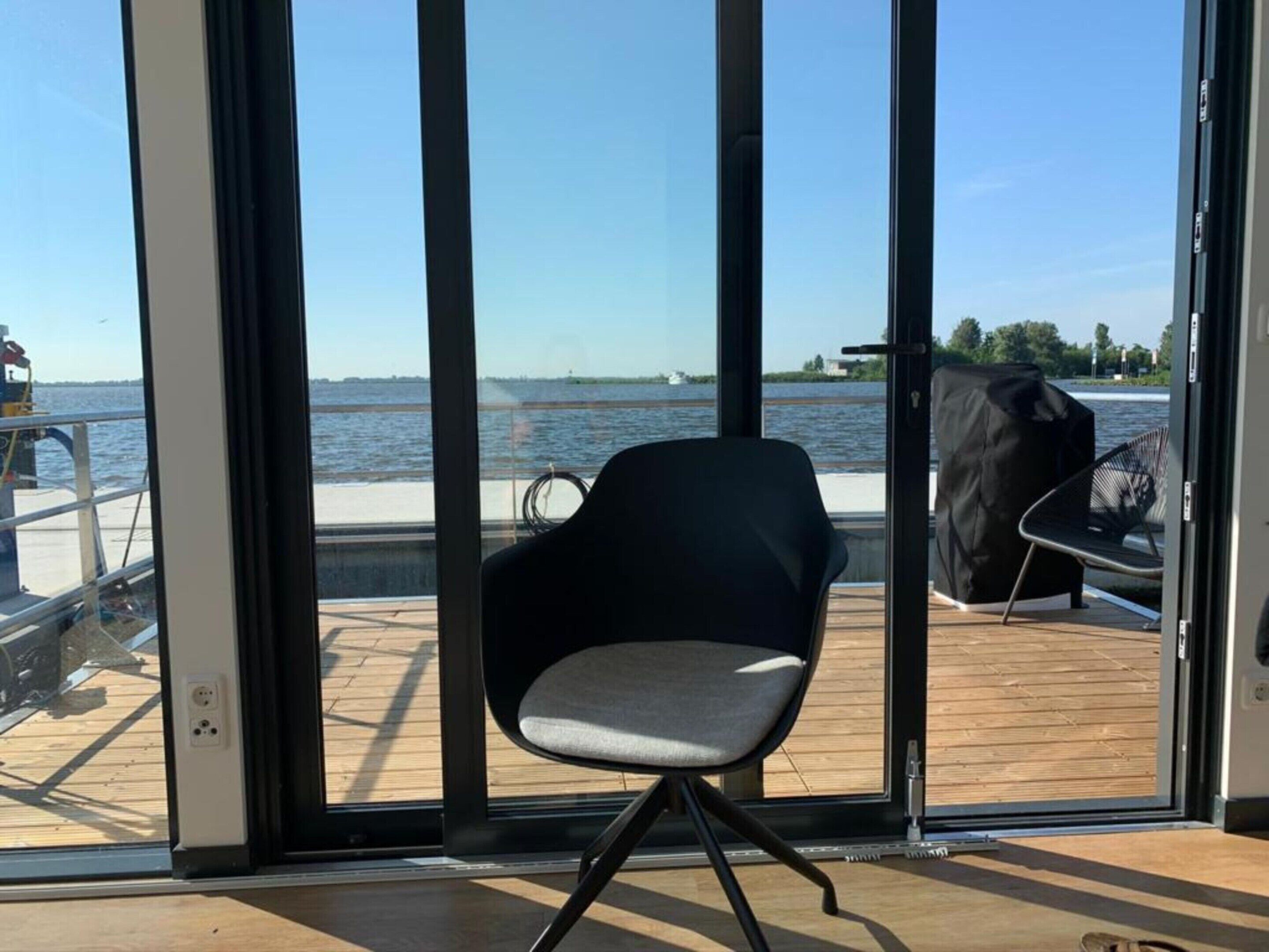 Mobile Home | Living room | TV