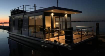 Houseboat Sneekermeer With Sun Deck