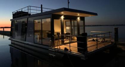 Houseboat Sneekermeer With Sun Deck