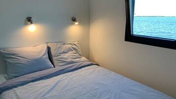 2 bedrooms, bed sheets