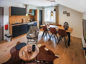 Dining - Charming Apartment in Patergassen Near Ski and Hiking Area (Reichenau)