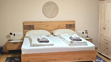 Apartment | 1 bedroom, individually furnished, bed sheets