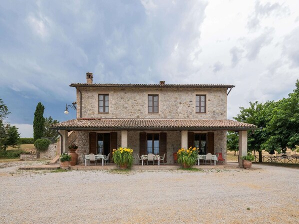 Villa | Külső rész