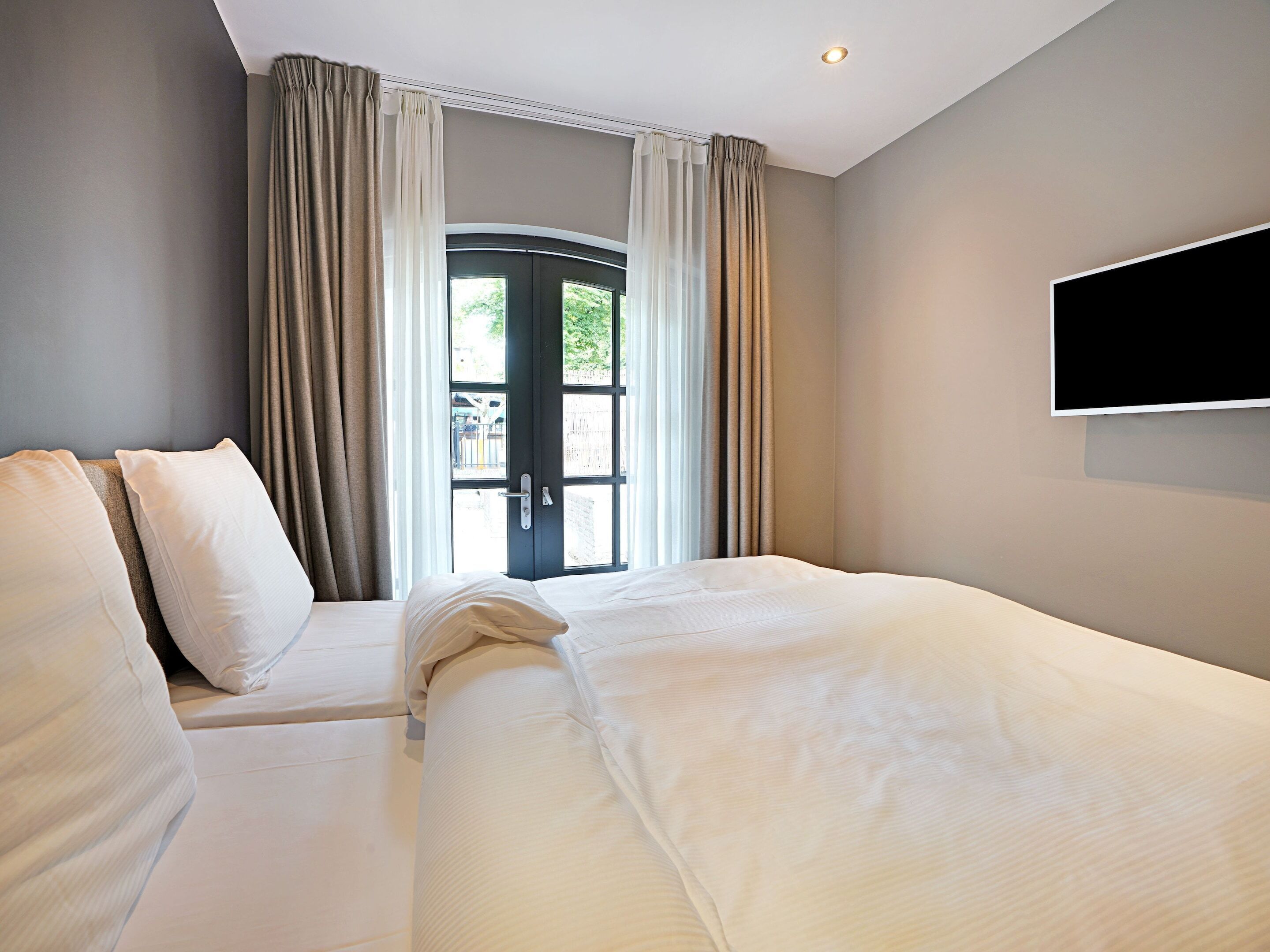 House | 3 bedrooms, individually furnished, bed sheets