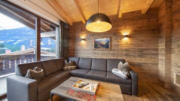 Chalet | Living area