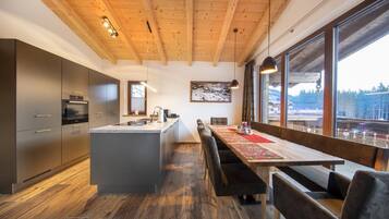 Chalet | Dining