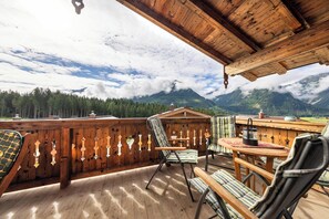 Chalet | Restaurante al aire libre