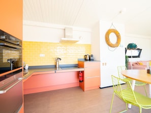 Bungalow | Private kitchen | High chair
