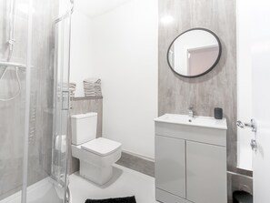 Shower, towels