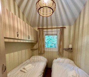 House | 3 bedrooms, individually furnished, bed sheets - Chalet in Voorthuizen With Indoor Pool (Voorthuizen)
