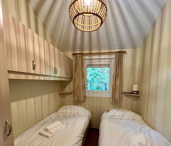 House | 3 bedrooms, individually furnished, bed sheets