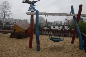 House | Children’s area - Chalet in Voorthuizen With Indoor Pool (Voorthuizen)