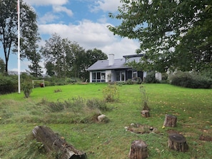 A modern house with a large lawn, a gazebo, and a flagpole. - 6 Person Holiday Home in Roslev (Roslev)