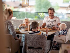 Dining - Luxury Apartment With Sauna, Right on the Skislope (Rauris)
