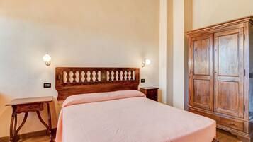 House | 3 bilik tidur, dilengkapkan perabot secara berasingan, cadar katil