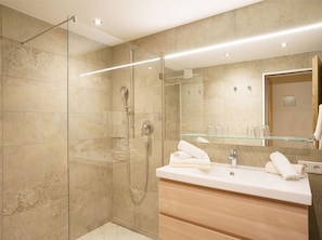 Shower, towels