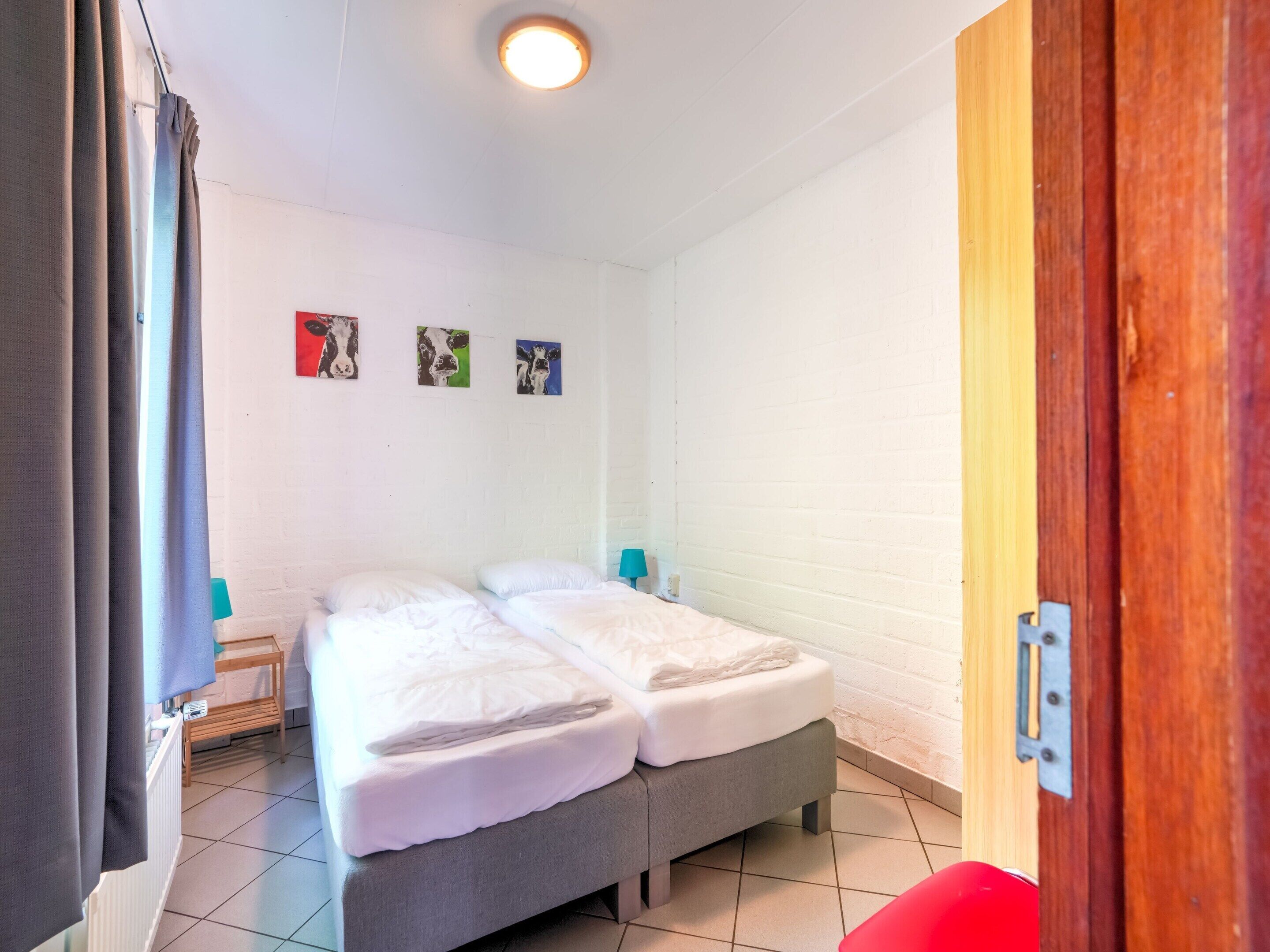 House | 3 bedrooms, individually furnished, bed sheets