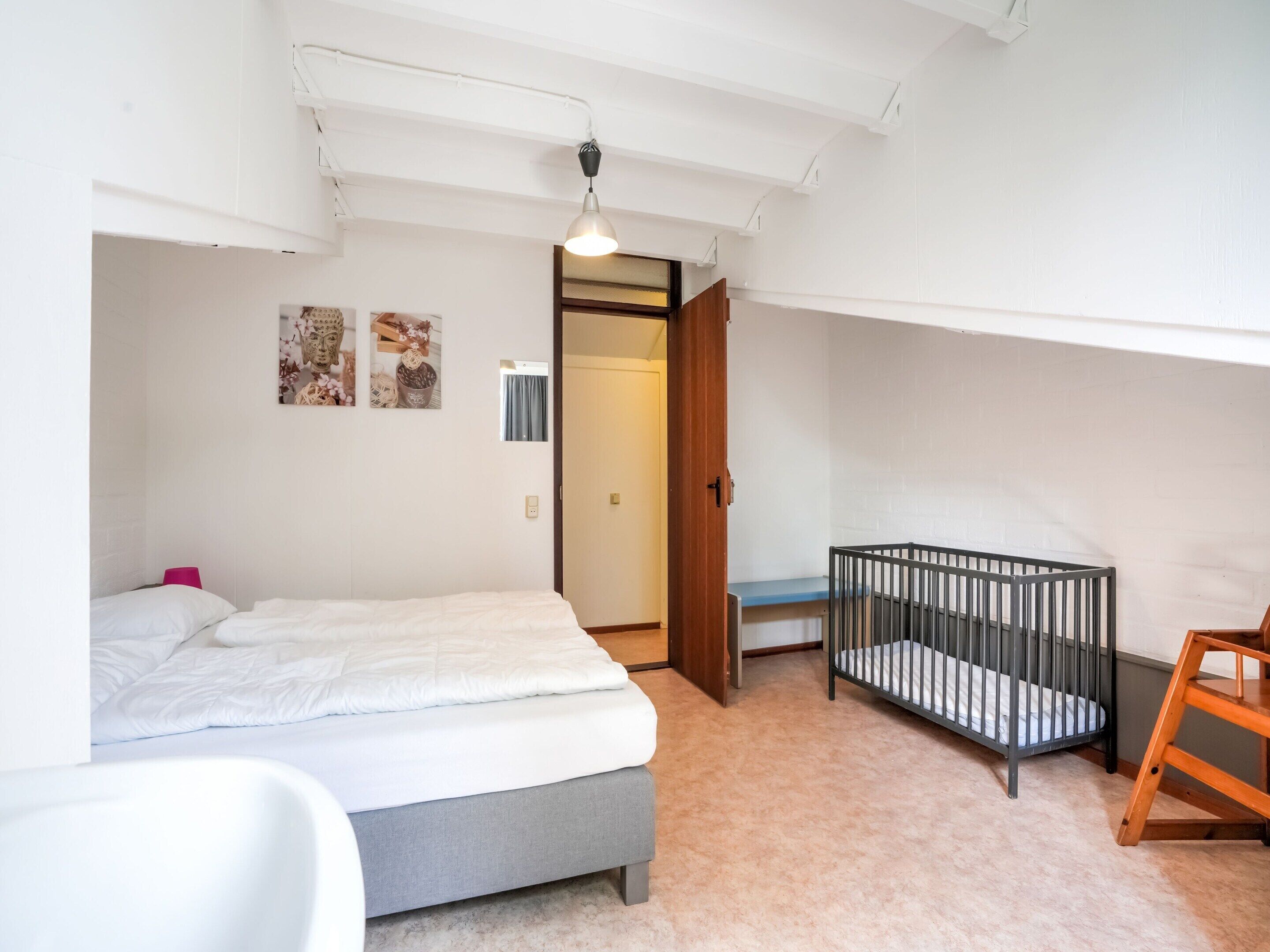 House | 3 bedrooms, individually furnished, bed sheets