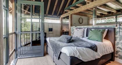 Lush Holiday Home With a Private Hot Tub