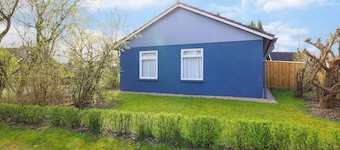 Pretty Holiday Home in Lauwersoog near Lakebeach