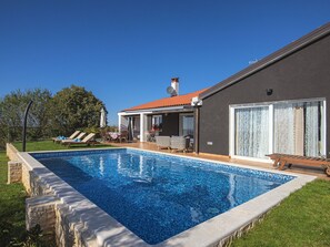 Villa | Pool | Indoor pool, outdoor pool - Villa with Swimming Pool, Volleyball Court & Hot Tub, near Rovinj (Rovinj)