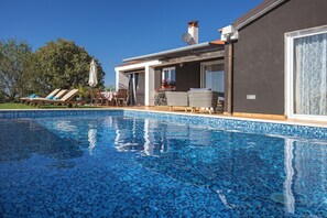 Villa | Pool | Indoor pool, outdoor pool - Villa with Swimming Pool, Volleyball Court & Hot Tub, near Rovinj (Rovinj)