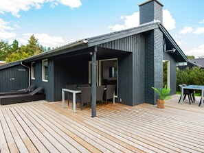 House | Outdoor dining