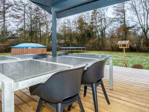 House | Outdoor dining