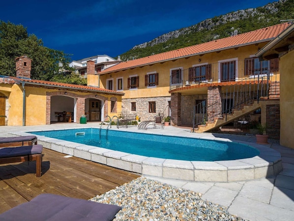 Indoor pool, outdoor pool
