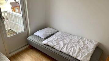 5 bedrooms, individually furnished