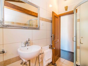 Villa | Bathroom - Villa in a Typical Istrian Rustical Style (Sveti Lovrec)