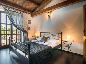 Vila | 3 quartos, individualmente mobiliados, ferros/tábuas de passar roupa