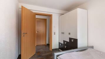 Apartment | 1 bedroom, bed sheets
