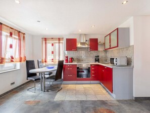 Apartment | Private kitchen - Cosy Apartment in Altshausen Near Castle (Altshausen)