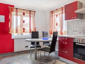 Apartment | Private kitchen - Cosy Apartment in Altshausen Near Castle (Altshausen)