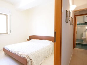 2 bedrooms, bed sheets