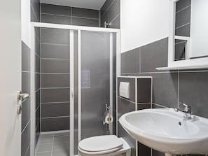 Shower - Peaceful Apartment in Winterberg near Bike Park & Ski Resorts (Winterberg)